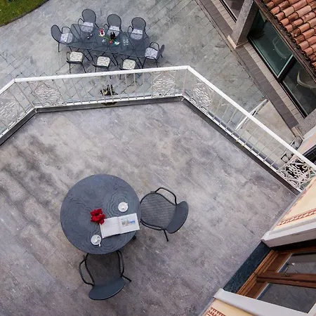 Giù Luxury - By House Of Travelers -